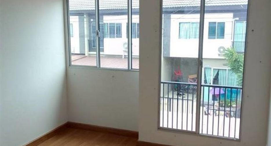 For sale 3 bedrooms townhouse in Phra Samut Chedi, Samut Prakan