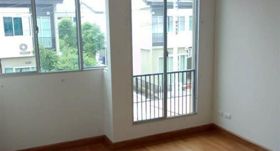 For sale 3 bedrooms townhouse in Phra Samut Chedi, Samut Prakan