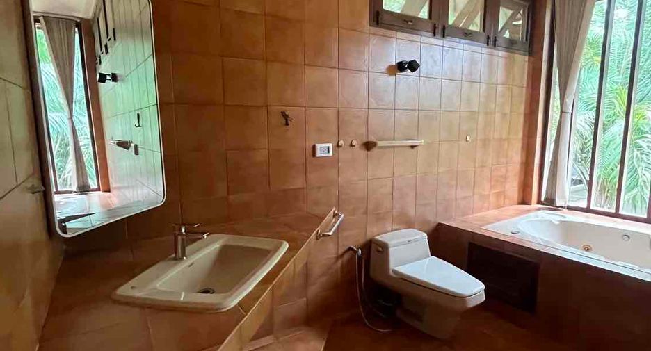 À louer 5 chambres maison à Sattahip, Chonburi