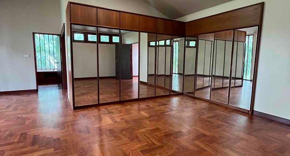 À louer 5 chambres maison à Sattahip, Chonburi