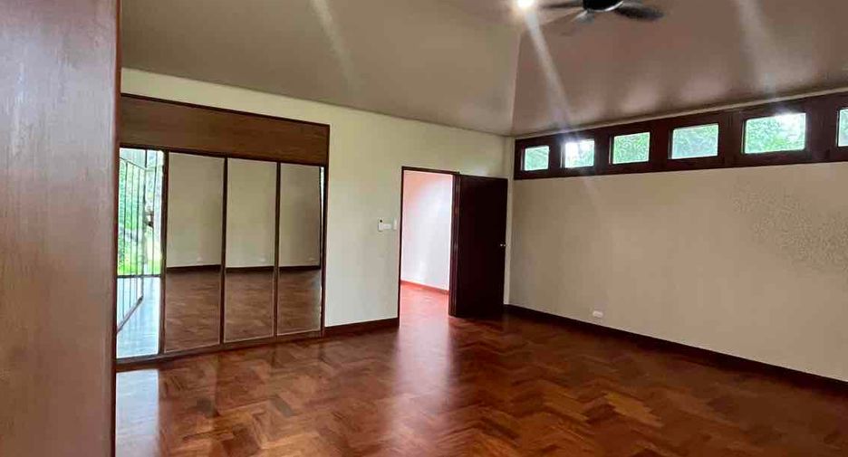 À louer 5 chambres maison à Sattahip, Chonburi