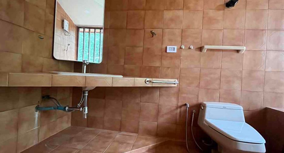 À louer 5 chambres maison à Sattahip, Chonburi