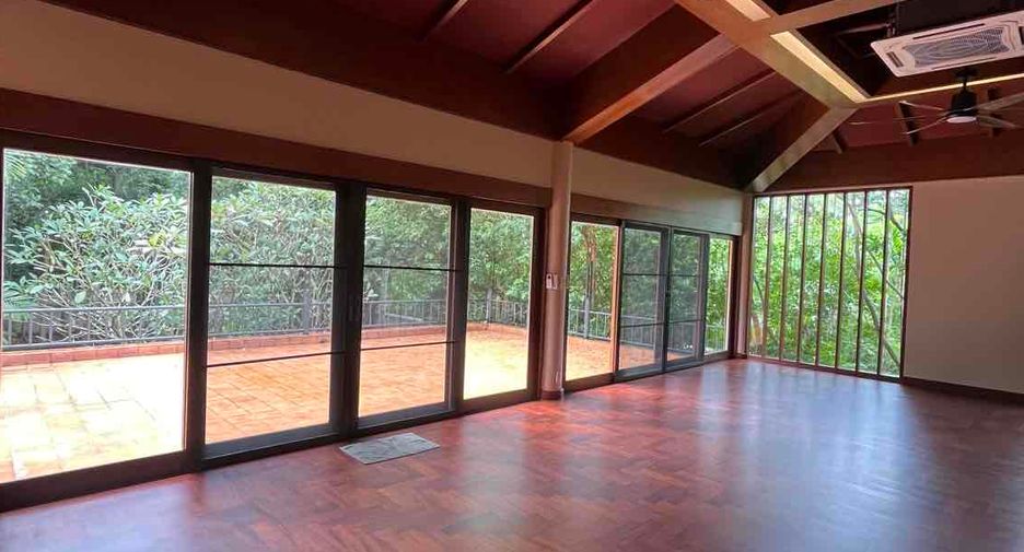 À louer 5 chambres maison à Sattahip, Chonburi