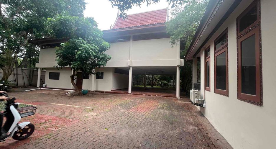 À louer 5 chambres maison à Sattahip, Chonburi