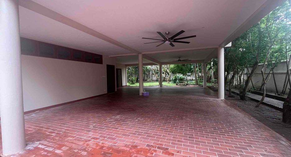 À louer 5 chambres maison à Sattahip, Chonburi