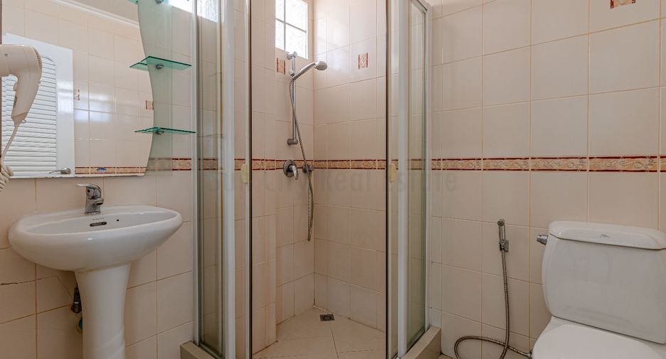 Haus zur Miete mit 3 Zimmer in Bang Lamung, Chonburi