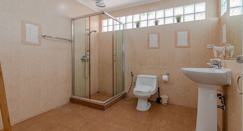 Haus zur Miete mit 3 Zimmer in Bang Lamung, Chonburi