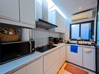 For sale 4 bedrooms townhouse in Watthana, Bangkok
