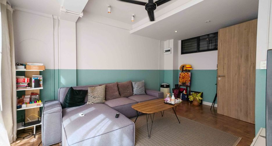For sale 4 bedrooms townhouse in Watthana, Bangkok