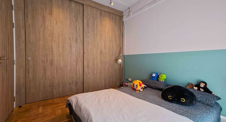 For sale 4 bedrooms townhouse in Watthana, Bangkok