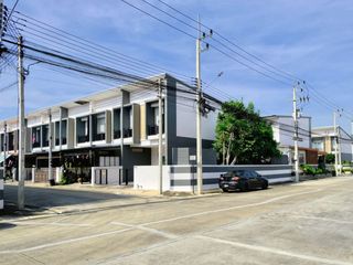 For sale 3 bedrooms townhouse in Mueang Pathum Thani, Pathum Thani