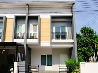 For sale 3 bedrooms townhouse in Mueang Pathum Thani, Pathum Thani