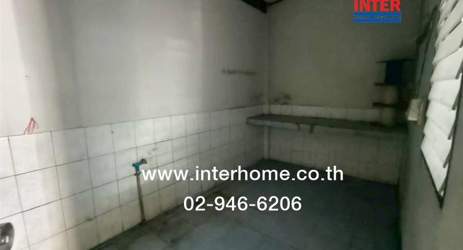 For sale 2 bedrooms townhouse in Phra Samut Chedi, Samut Prakan