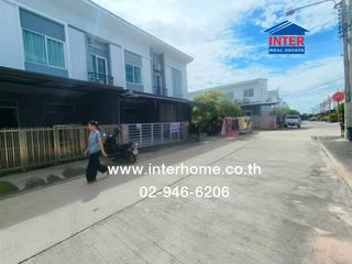 Casa adosada en venta de 3 habitaciones en Bang Sao Thong, Samut Prakan