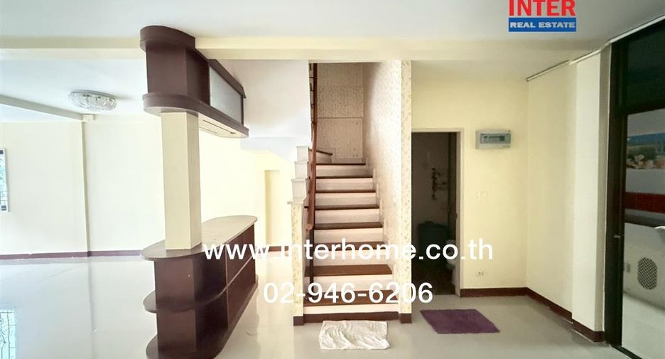For sale 2 bedrooms townhouse in Mueang Pathum Thani, Pathum Thani
