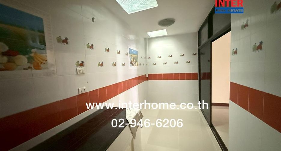 For sale 2 bedrooms townhouse in Mueang Pathum Thani, Pathum Thani