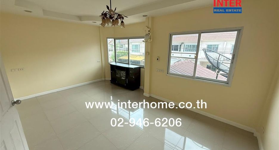 For sale 2 bedrooms townhouse in Mueang Pathum Thani, Pathum Thani
