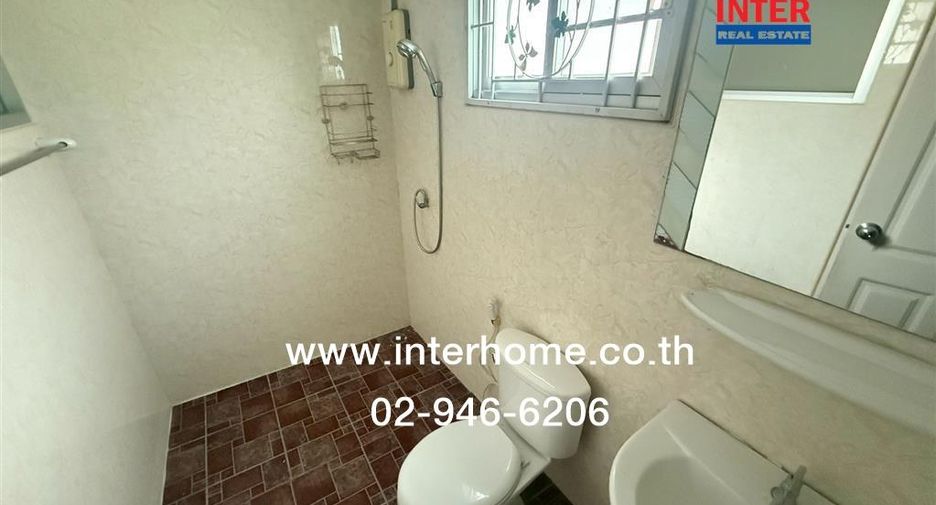 For sale 2 bedrooms townhouse in Mueang Pathum Thani, Pathum Thani