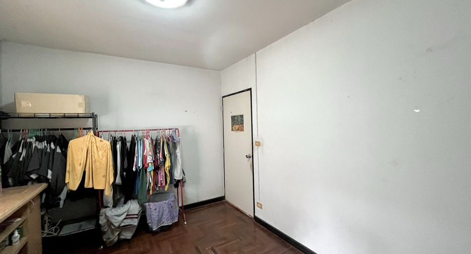 À vendre 3 chambres maison de ville à Bang Khae, Bangkok