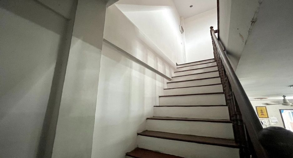 À vendre 3 chambres maison de ville à Bang Khae, Bangkok