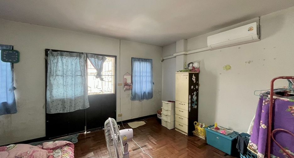 À vendre 3 chambres maison de ville à Bang Khae, Bangkok