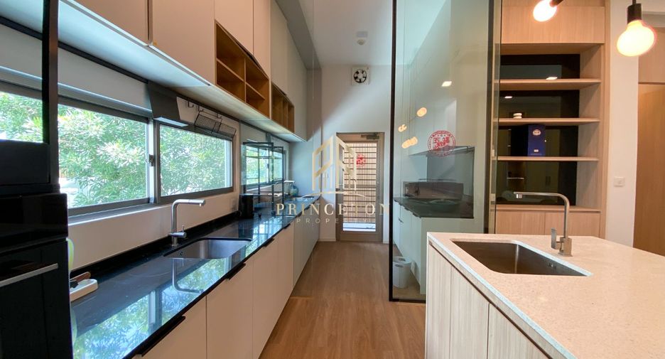 For rent and for sale 5 bedrooms house in Saphan Sung, Bangkok