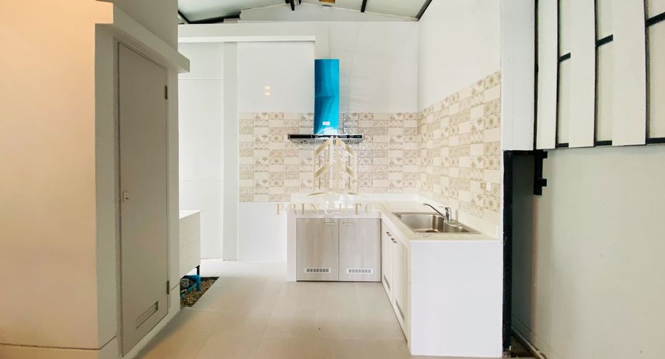 For rent and for sale 5 bedrooms house in Saphan Sung, Bangkok