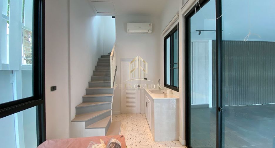 For rent and for sale 5 bedrooms house in Saphan Sung, Bangkok