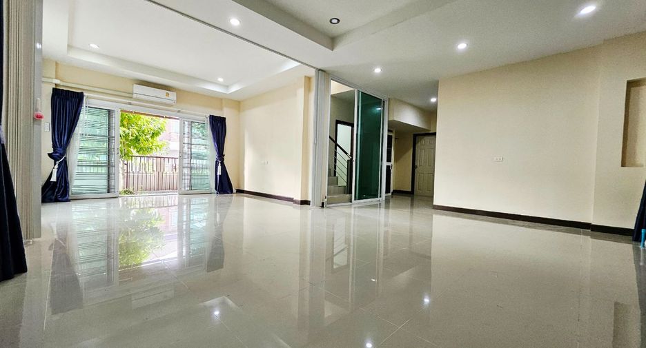 For sale 4 bedrooms house in Si Racha, Chonburi