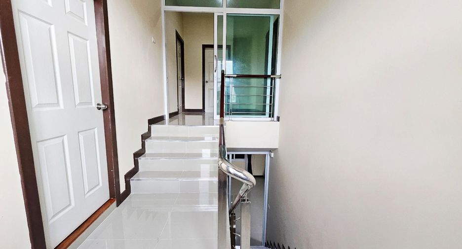 For sale 4 bedrooms house in Si Racha, Chonburi