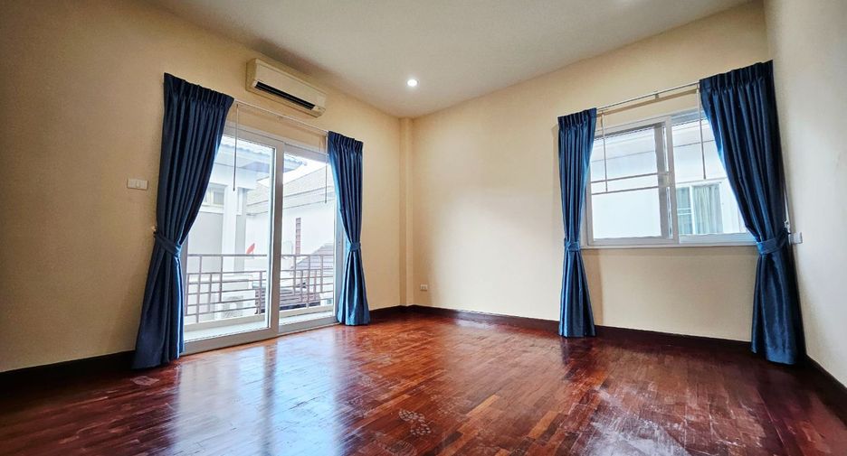 For sale 4 bedrooms house in Si Racha, Chonburi