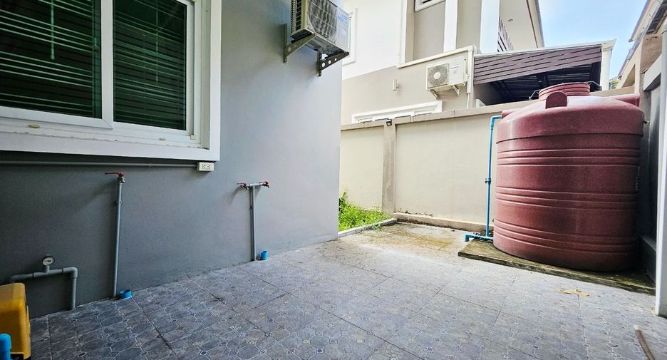 For sale 4 bedrooms house in Si Racha, Chonburi