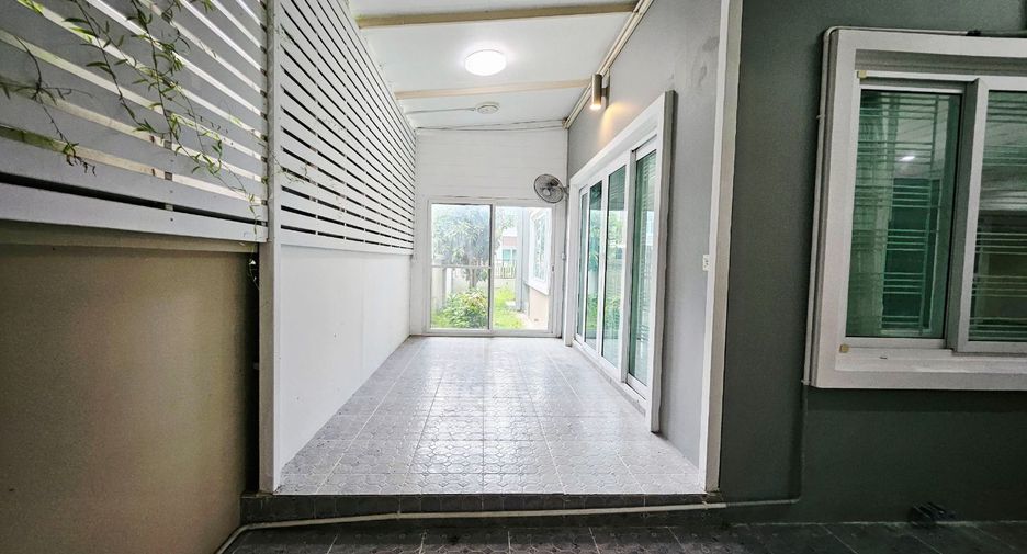 For sale 4 bedrooms house in Si Racha, Chonburi