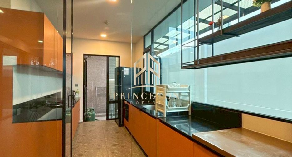 Haus zur Miete mit 5 Zimmer in Saphan Sung, Bangkok