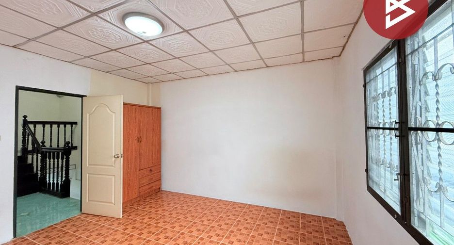 For sale studio townhouse in Lat Lum Kaeo, Pathum Thani