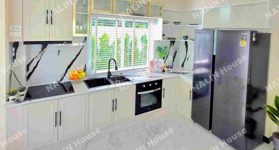 For sale 5 ベッドルーム house in Bang Lamung, Chonburi