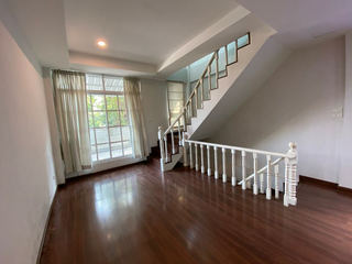 Local comercial en alquiler y en venta en Khlong Toei, Bangkok