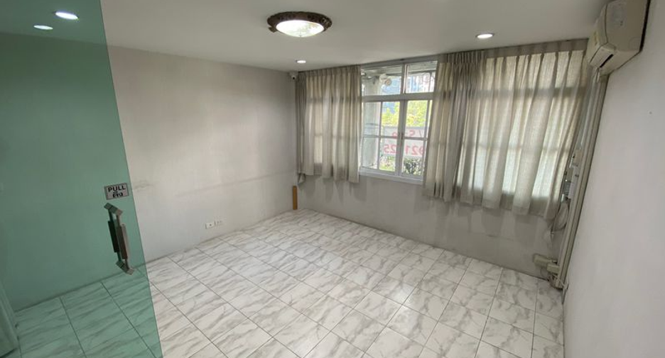 For rent そして for sale retail Space in Khlong Toei, Bangkok
