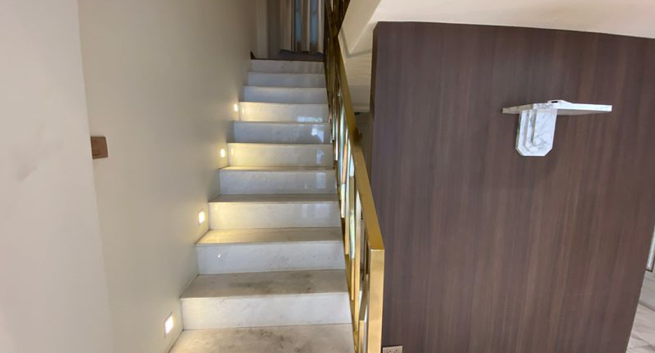 For rent そして for sale retail Space in Khlong Toei, Bangkok