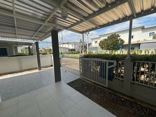 Casa en alquiler de 3 habitaciones en Mueang Rayong, Rayong