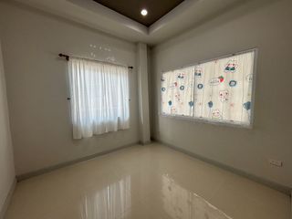 Casa en alquiler de 3 habitaciones en Mueang Rayong, Rayong