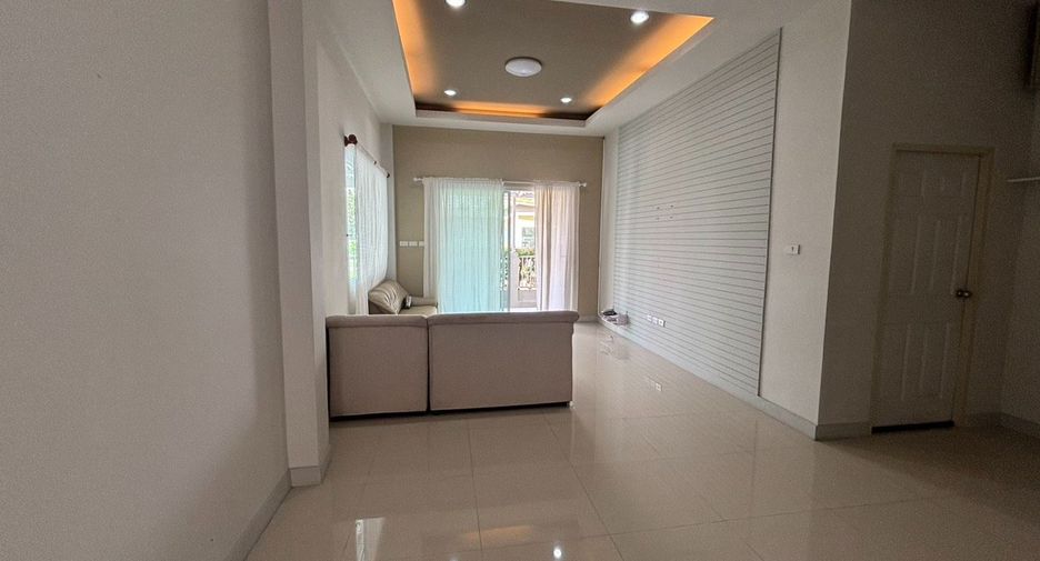 Casa en alquiler de 3 habitaciones en Mueang Rayong, Rayong