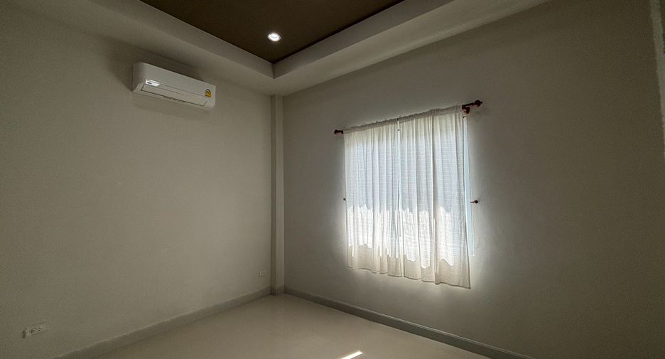 Casa en alquiler de 3 habitaciones en Mueang Rayong, Rayong