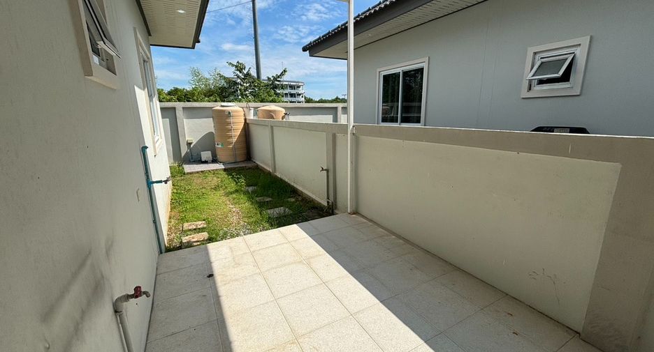 Casa en alquiler de 3 habitaciones en Mueang Rayong, Rayong