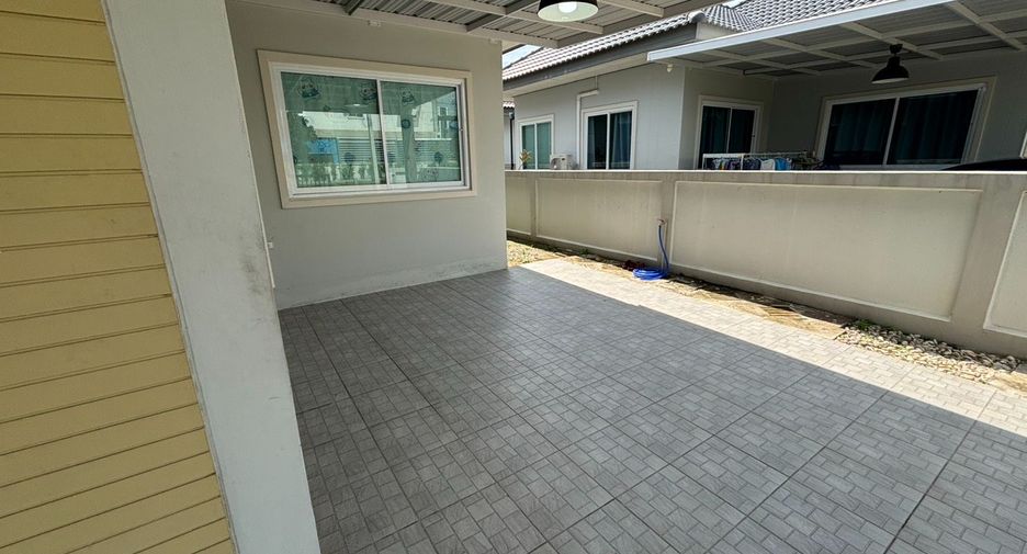 Casa en alquiler de 3 habitaciones en Mueang Rayong, Rayong