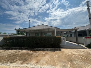 Casa en alquiler de 3 habitaciones en Mueang Rayong, Rayong