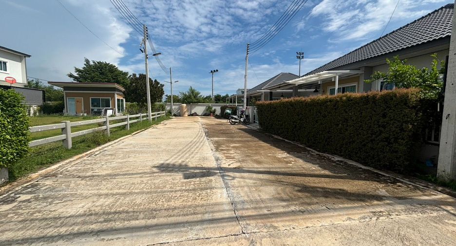 Casa en alquiler de 3 habitaciones en Mueang Rayong, Rayong