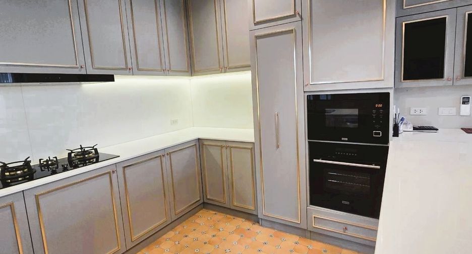 À vendre 4 chambres maison à Bang Na, Bangkok
