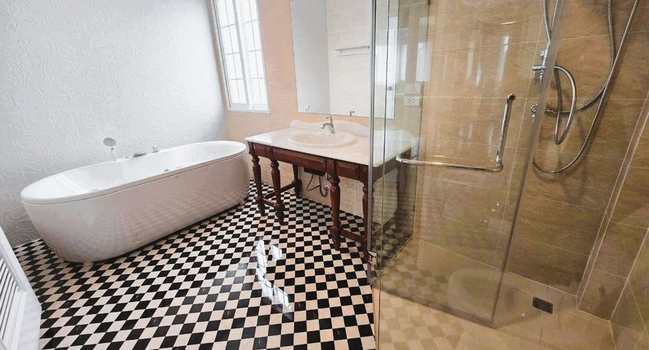 À vendre 4 chambres maison à Bang Na, Bangkok