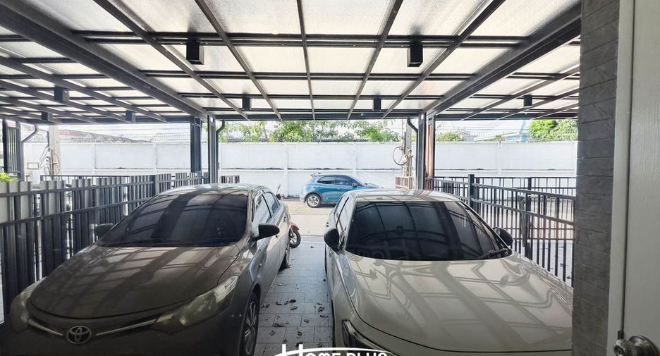Casa adosada en venta de 4 habitaciones en Bang Kapi, Bangkok
